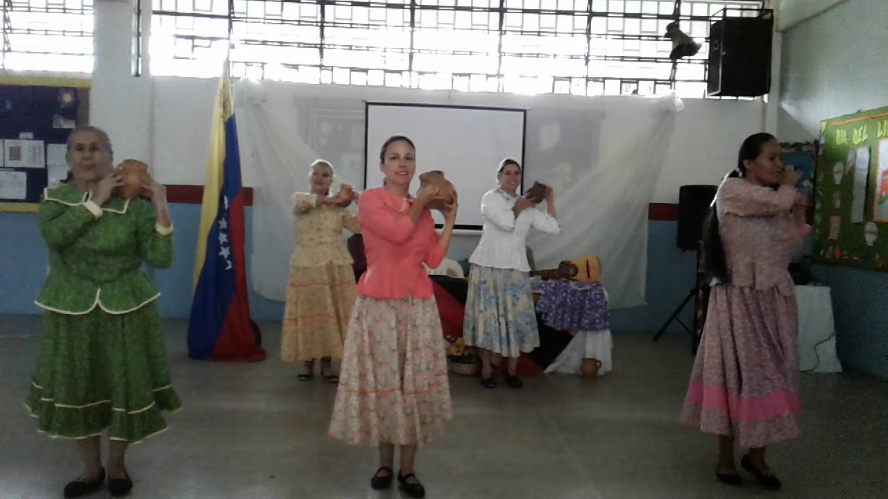 aborto Hasta tirar a la basura baile tradicional andino sobrina ...