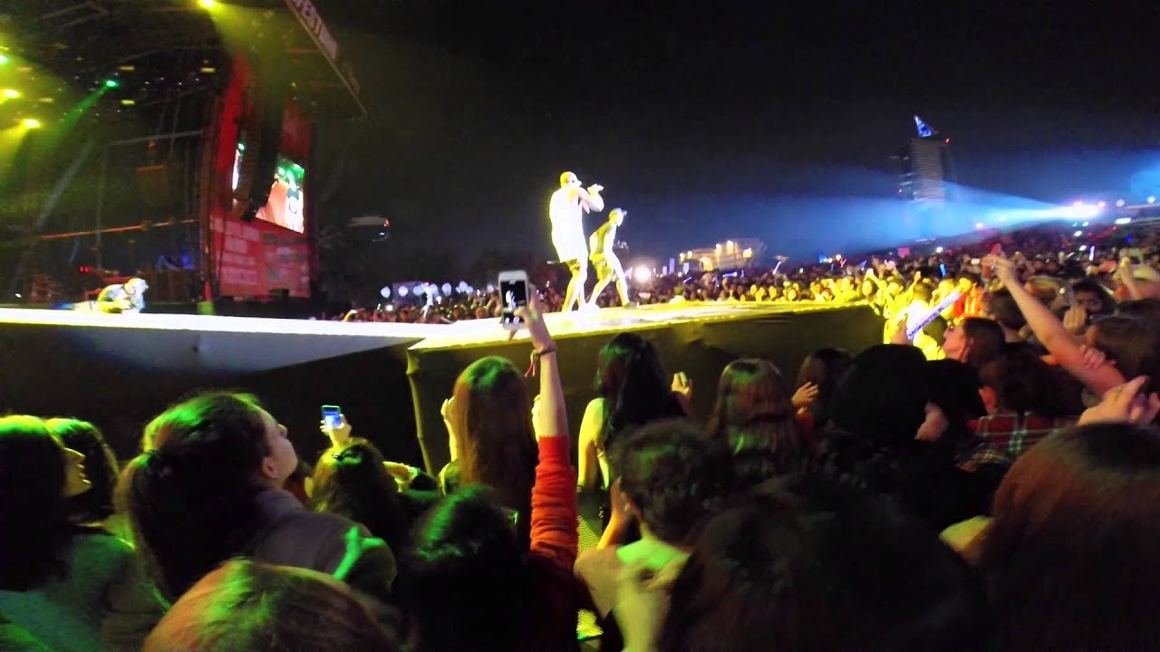 Tinie Tempah- Tsunami (Jump) Live @ RedFest DXB Dubai! - YouTube