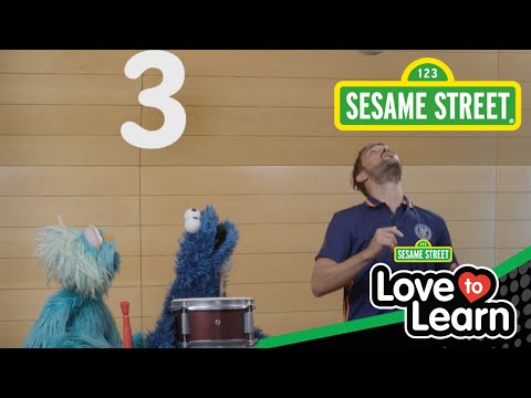 Sesame Street: David Villa Joins Cookie And Rosita!