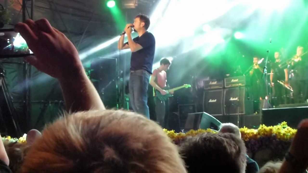 Blur - The Universal (live) - Smukfest 2012 - YouTube