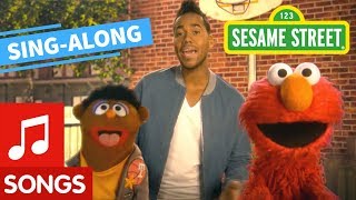 Sesame Street: Quiero Ser Tu Amigo with Lyrics feat. Romeo Santos | Elmo's Sing Along