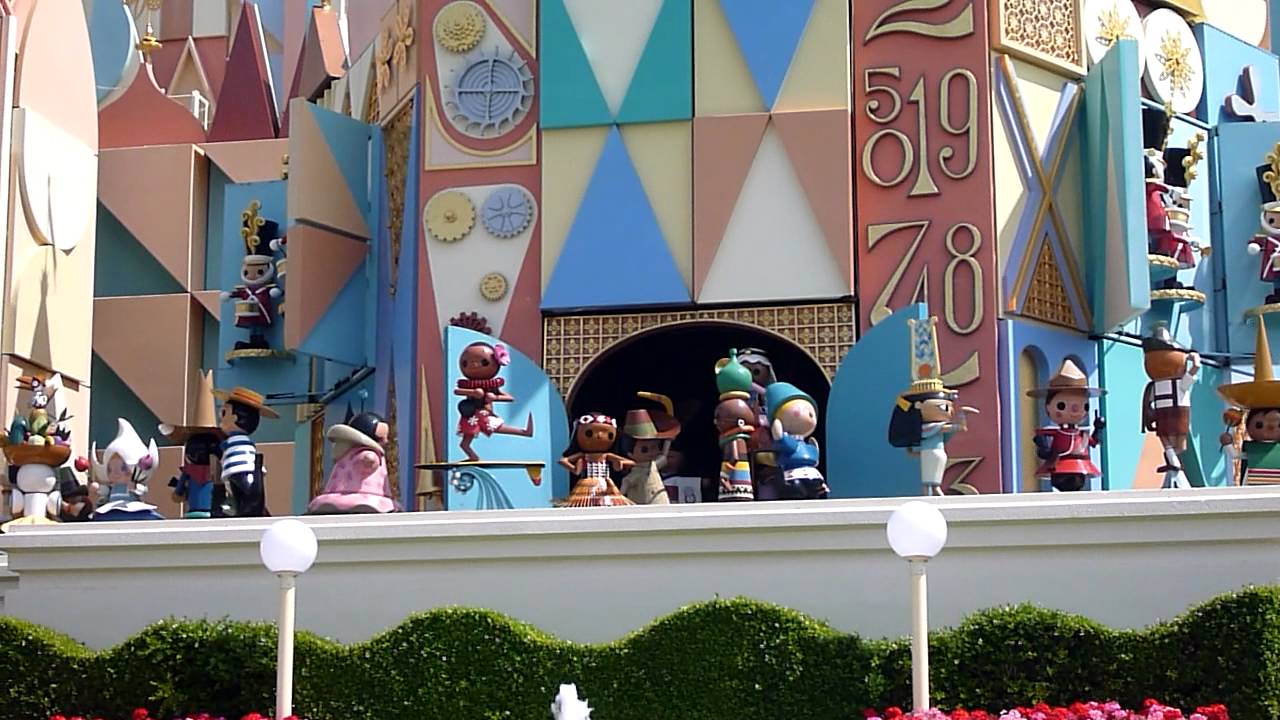 Tokyo Disneyland It S A Small World Clock Parade Youtube