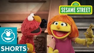 Sesame Street: Play Peek-A-Boo with Elmo & Julia