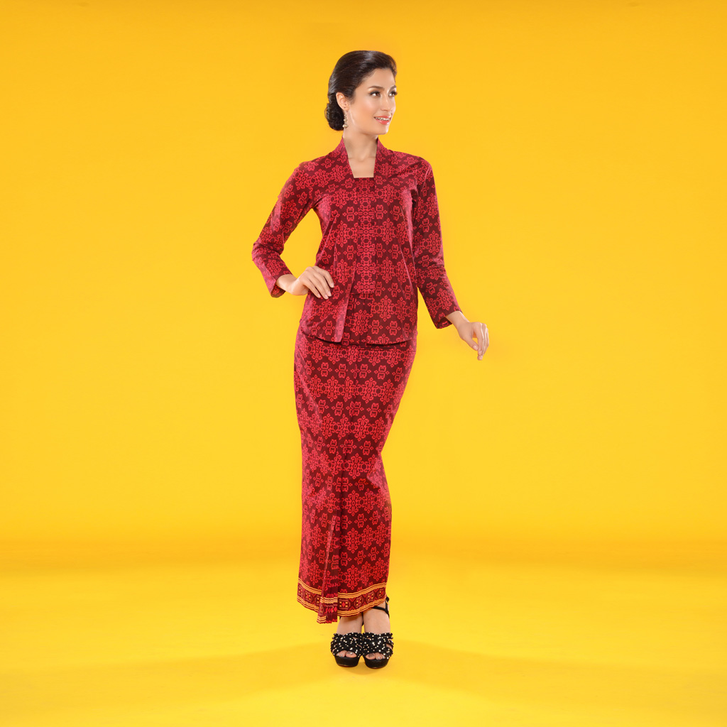 Baju sikap dipadankan dengan baju melayu teluk belanga pakaian kerabat diraja kelantan. Baju Kurung Tradisional Kelantan