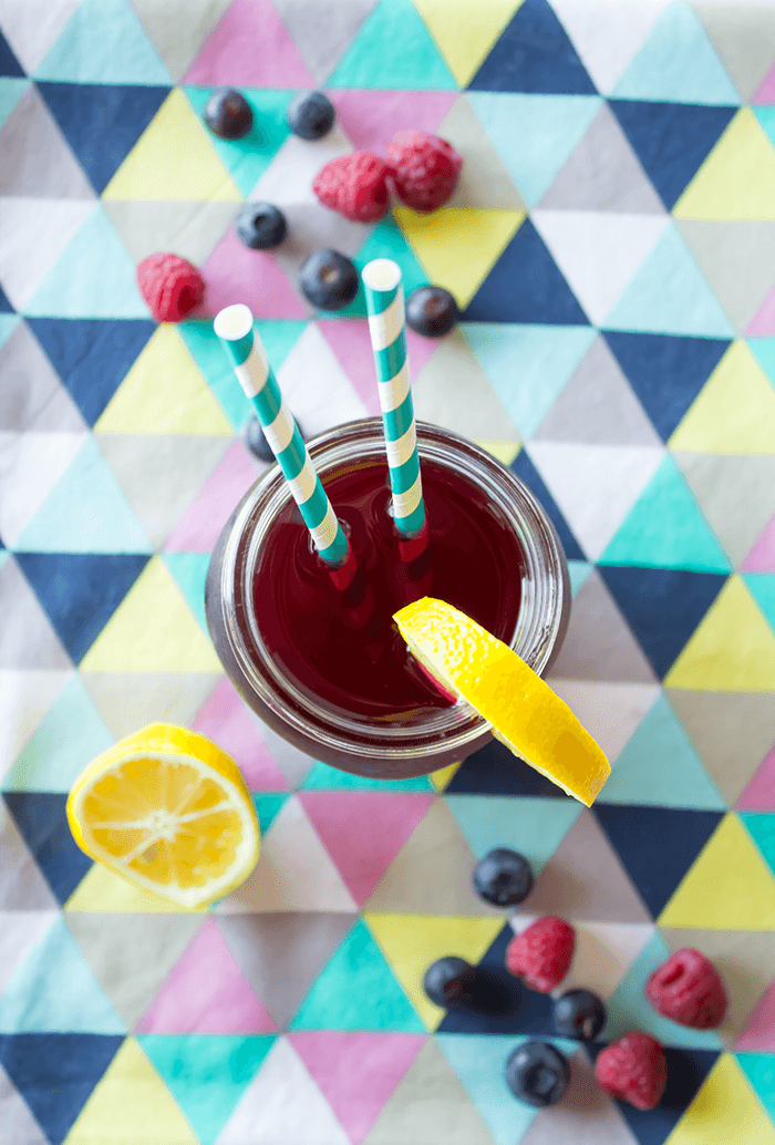 When it comes to refreshing and healthy drinks, nothing beats a blueberry lemonade. Blueberries are loaded with anti-oxidants and great for your skin. This blueberry lemonade recipe is sure to become a classic in your home!