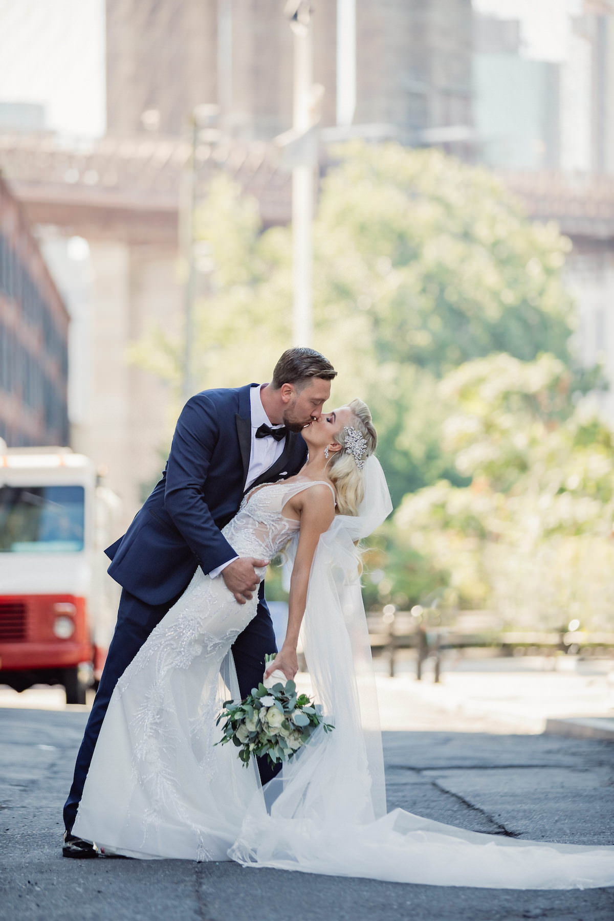 Elegant wedding photo - Photography: Charming Images