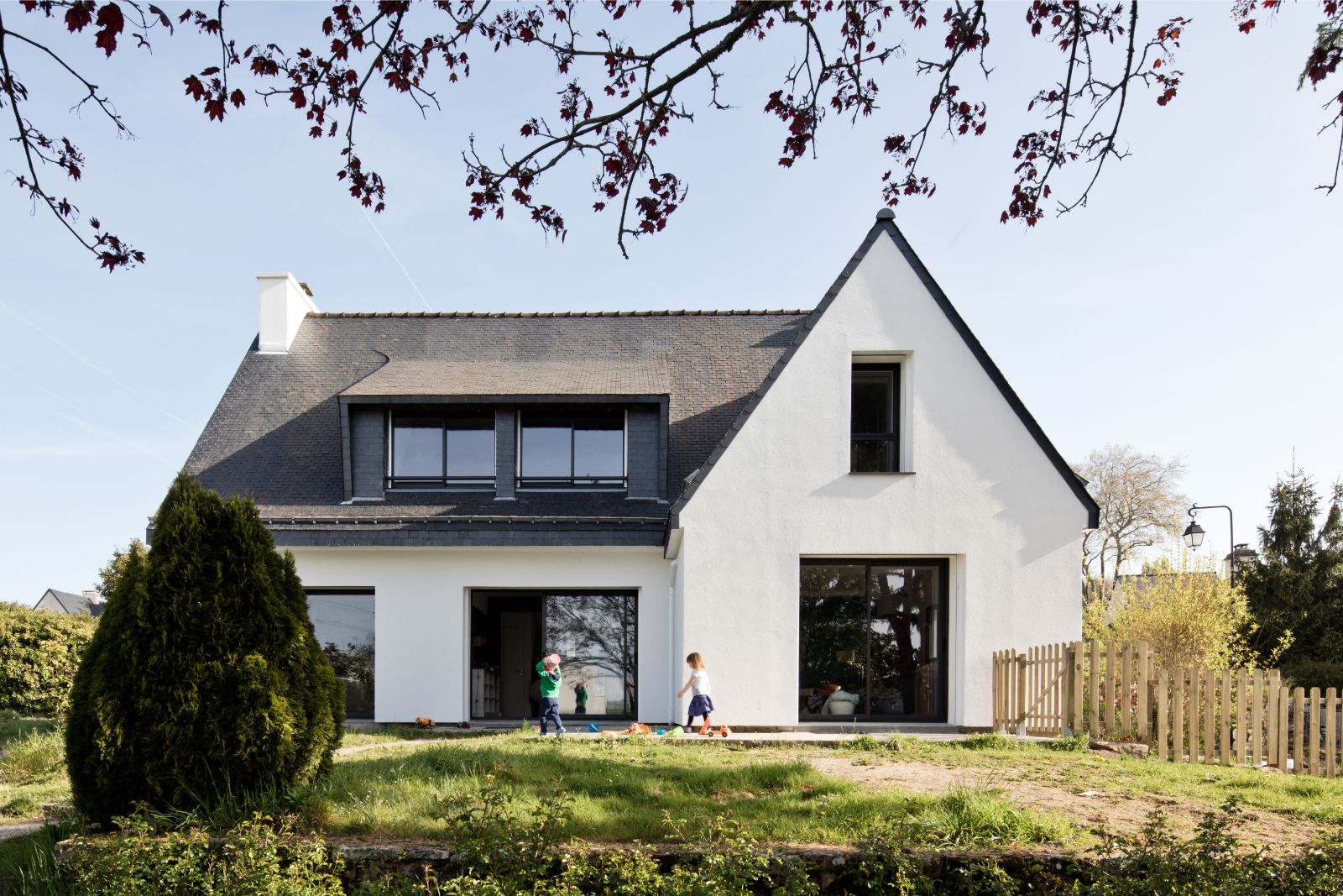 Archibien Rénovation d'une maison Néo Bretonne dans le Morbihan. Photo de face extérieur