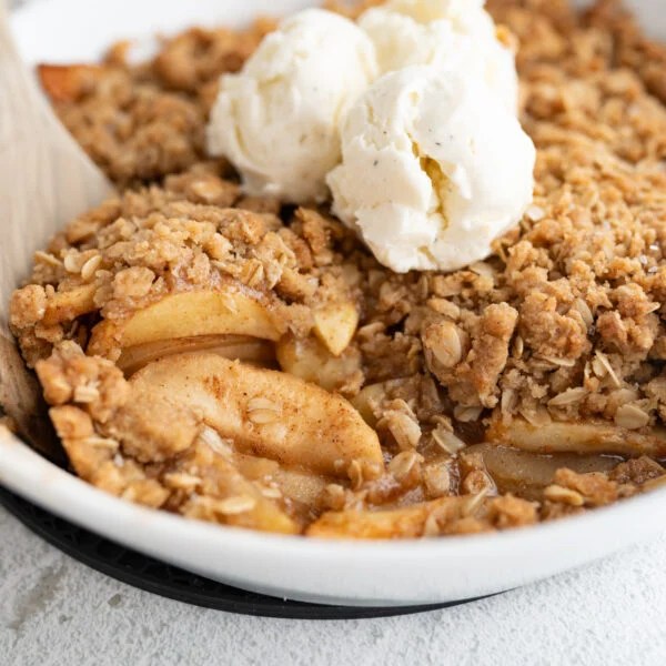 Apple crisp with oat topping served a la mode.