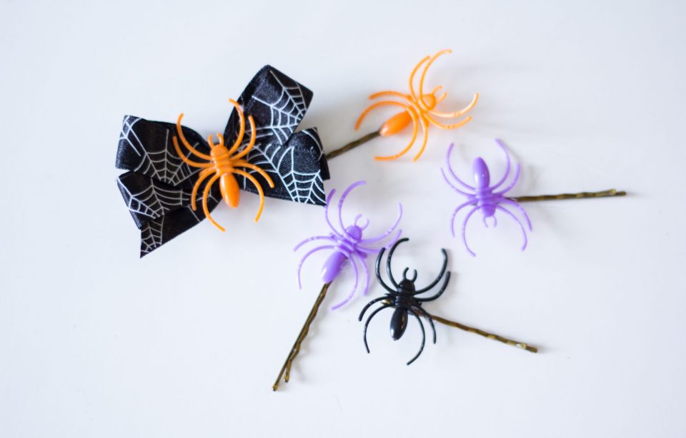 Your little girl will be wicked cute this Halloween with Dazzling Hospitality's Scary Easy Spiderweb Hair Tutorial! Includes hair, bow, and spider clip tutorial. www.dazzlinghospitality.com