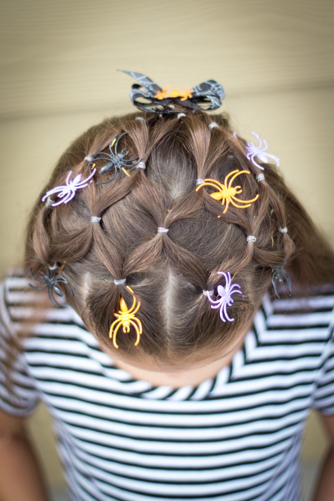 Your little girl will be wicked cute this Halloween with Dazzling Hospitality's Scary Easy Spiderweb Hair Tutorial! Includes hair, bow, and spider clip tutorial. www.dazzlinghospitality.com