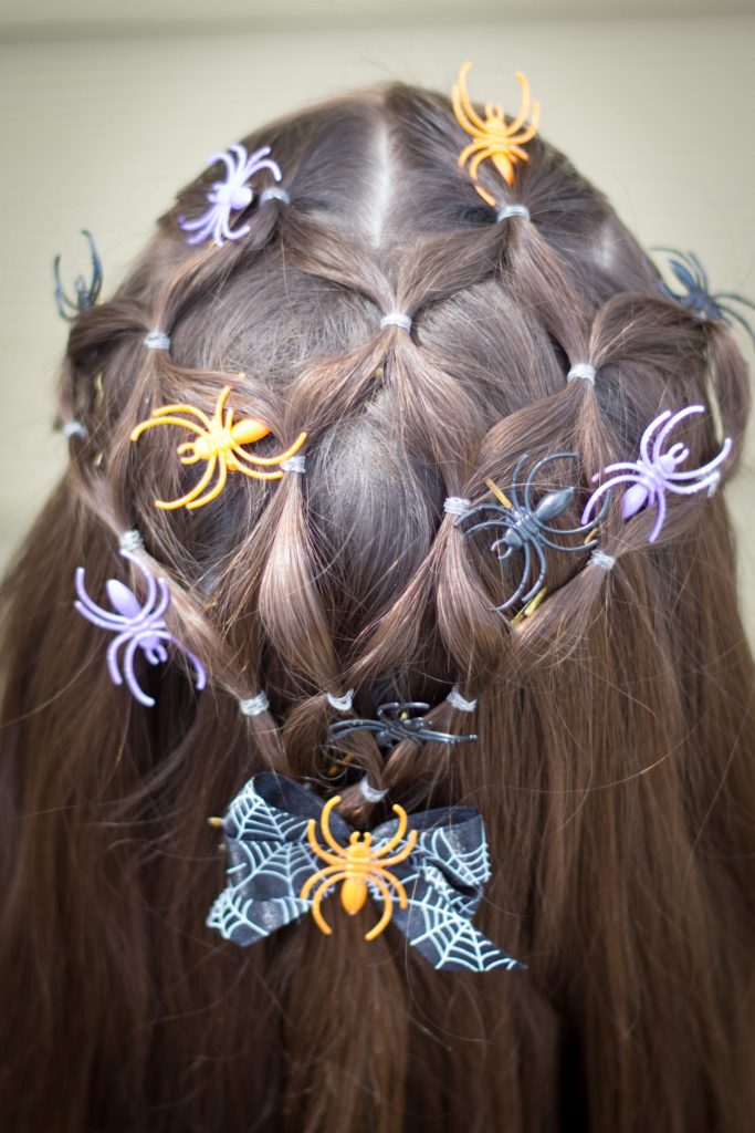 Your little girl will be wicked cute this Halloween with Dazzling Hospitality's Scary Easy Spiderweb Hair Tutorial! Includes hair, bow, and spider clip tutorial. www.dazzlinghospitality.com