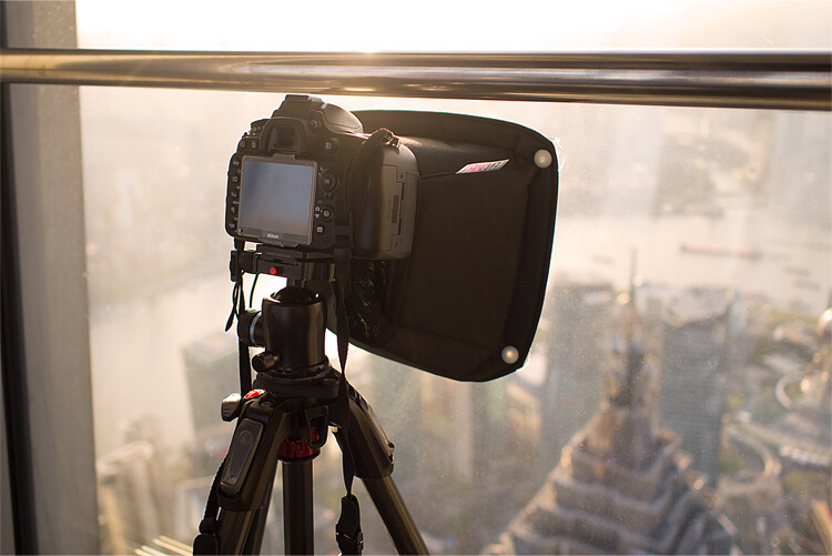 Lenskirt - Tips for Shooting Through the Glass Window of an Observation Deck at Blue Hour