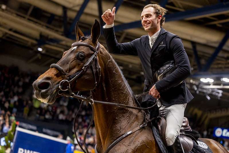 Richard Vogel (GER) rides on United Touch S