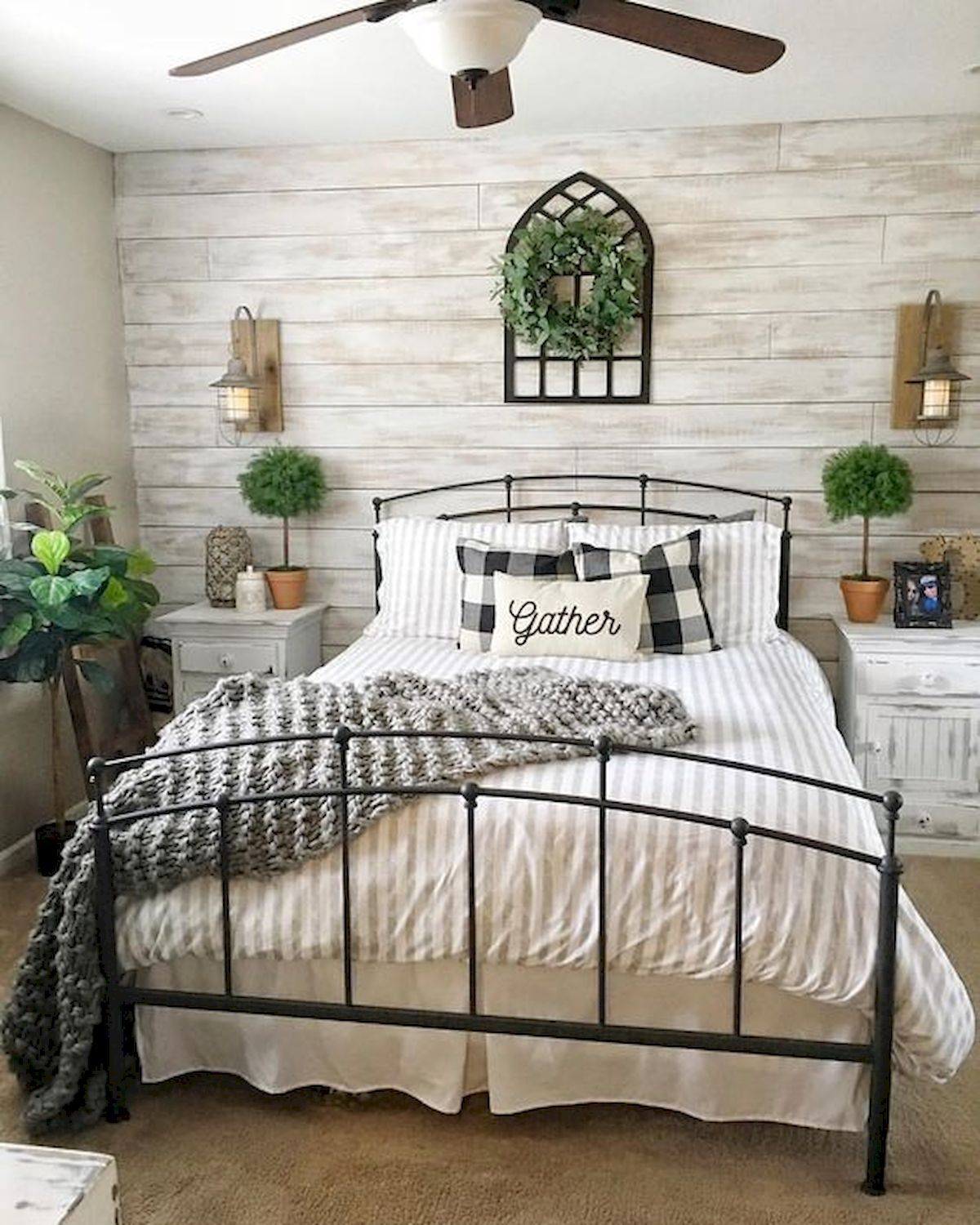 Serene and simple bedroom decor