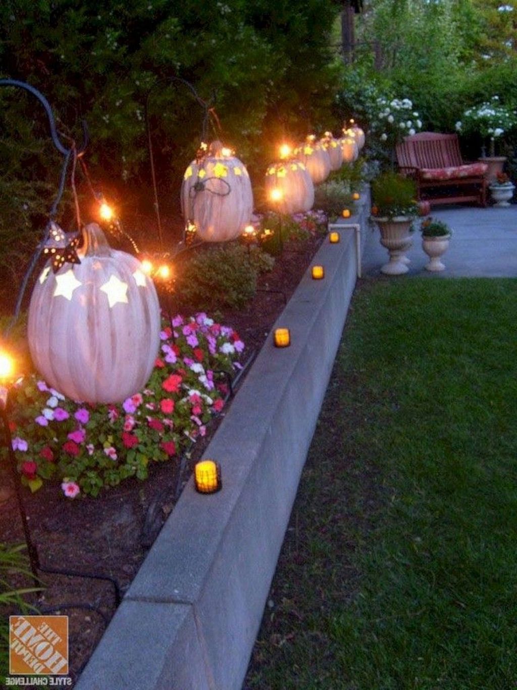 Awesome Halloween Backyard Party Decorations Ideas 31