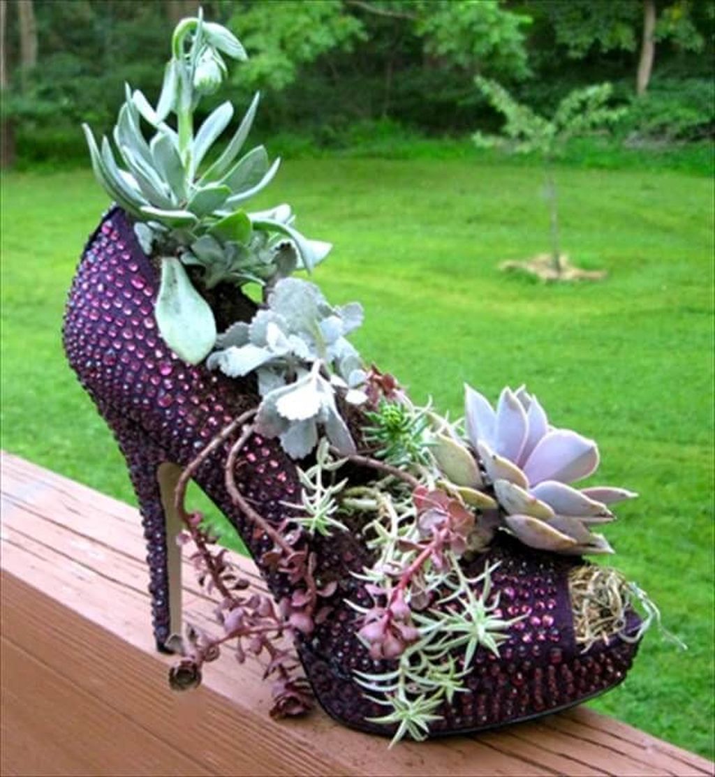 Beautiful Outdoor Succulent Planter Ideas 21