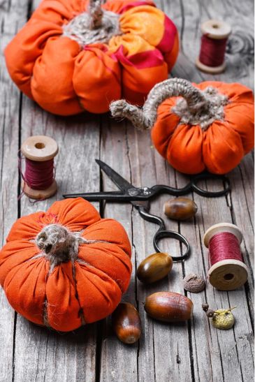 diy fabric pumpkins crafts for halloween 