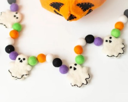 Felt fabric ghosts Halloween garland 