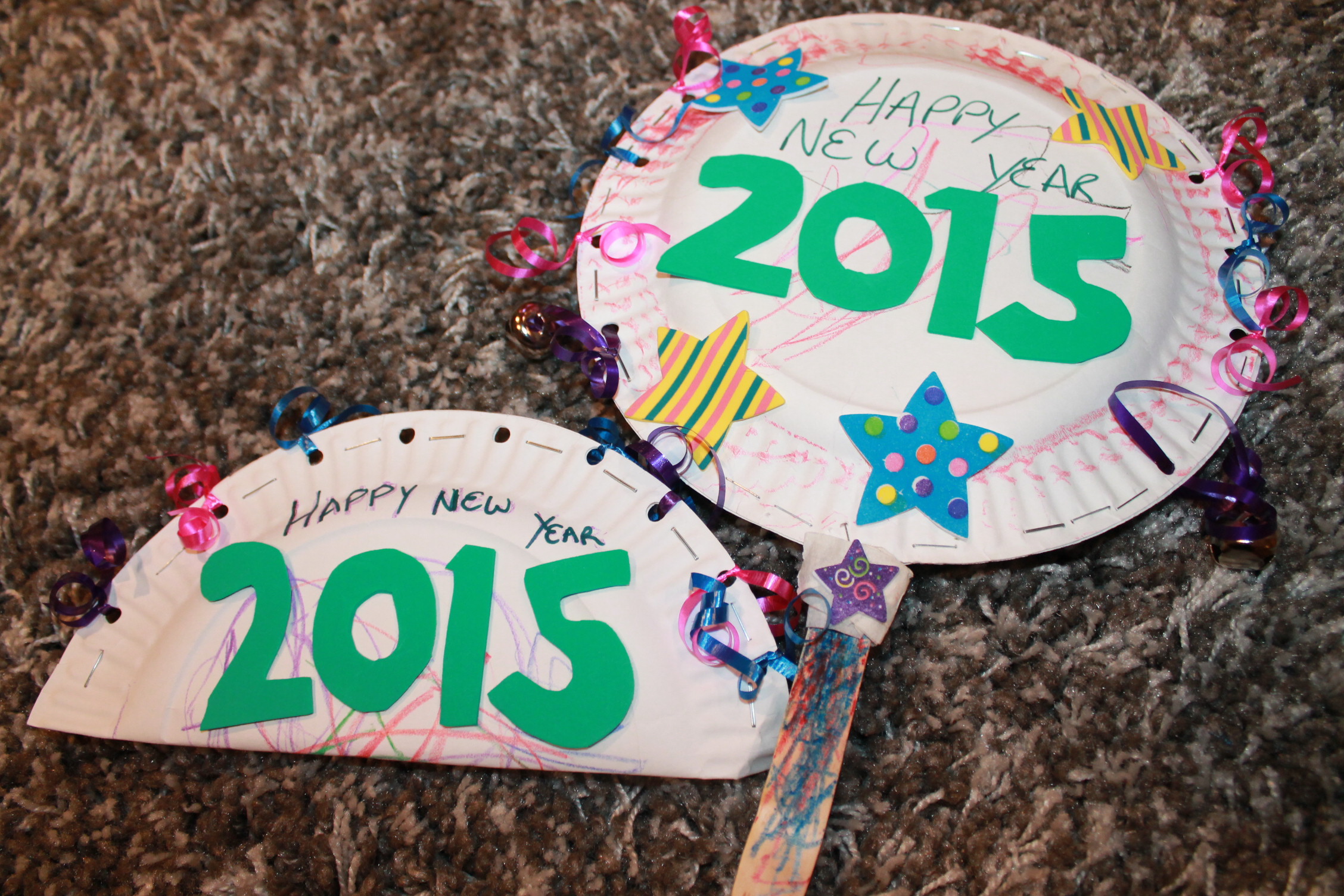 New Years Eve Paper Plate Noise Makers