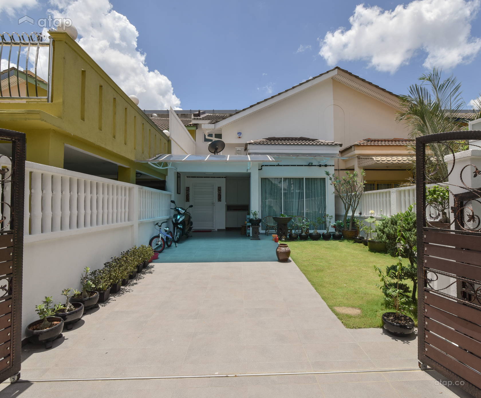 Home tour a terrace house in kuala lumpur with a t shaped facade tatler. Modern Exterior Terrace Design Ideas Photos Malaysia Atap Co