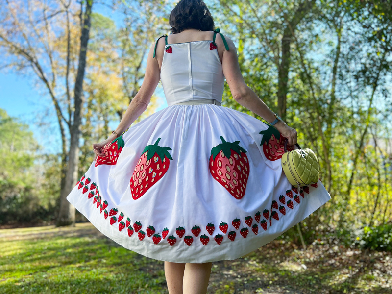 {Sewing} Strawberry Fields Forever - The Dressed Aesthetic