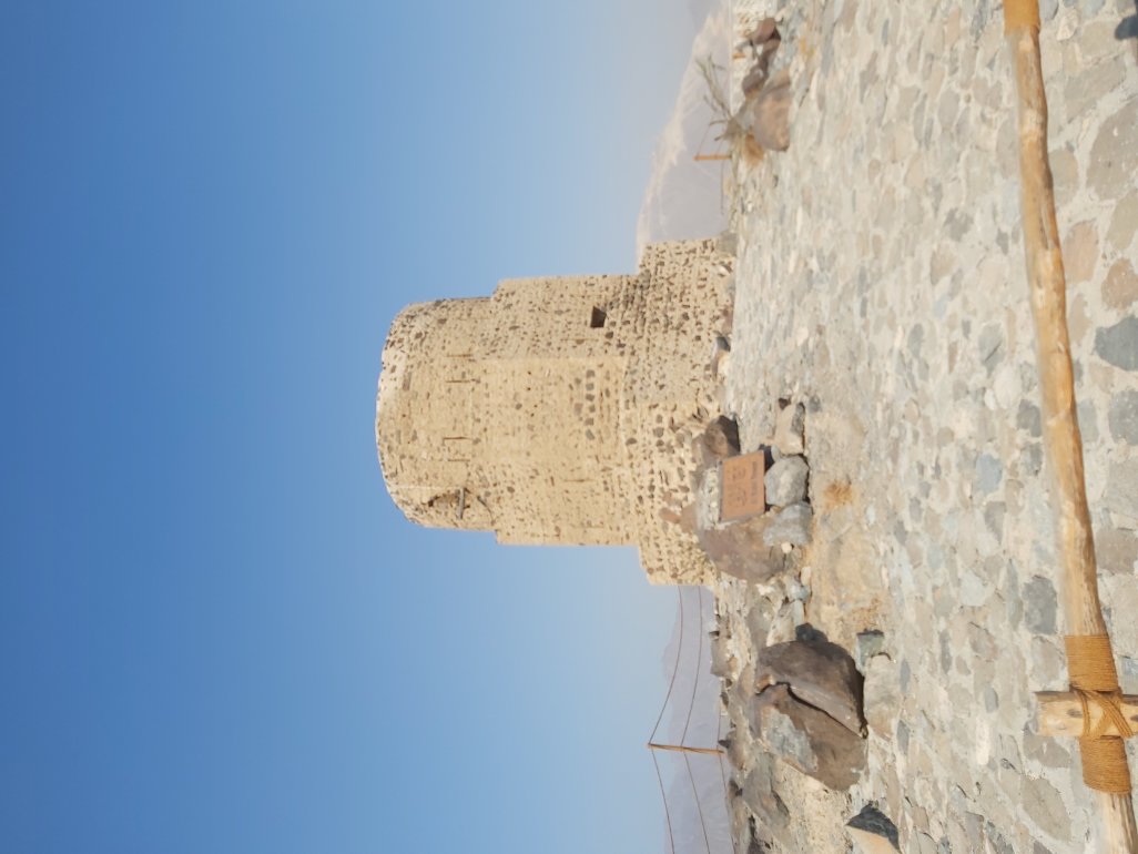 Al Rabi tower the start of a family hike in UAE.