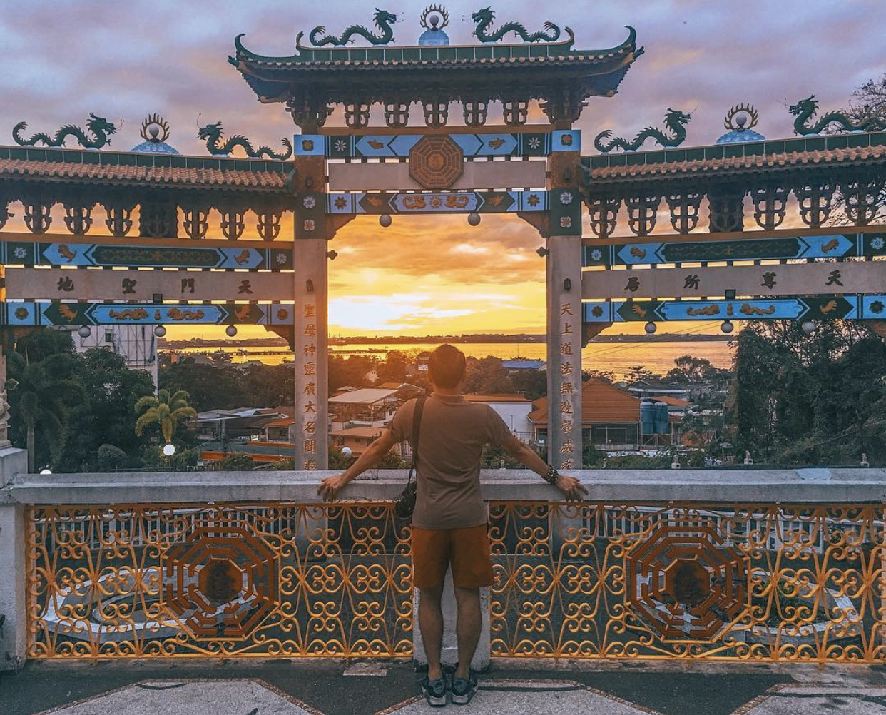 1000 Peso Challenge - La Union - Macho Temple | Turista Boy