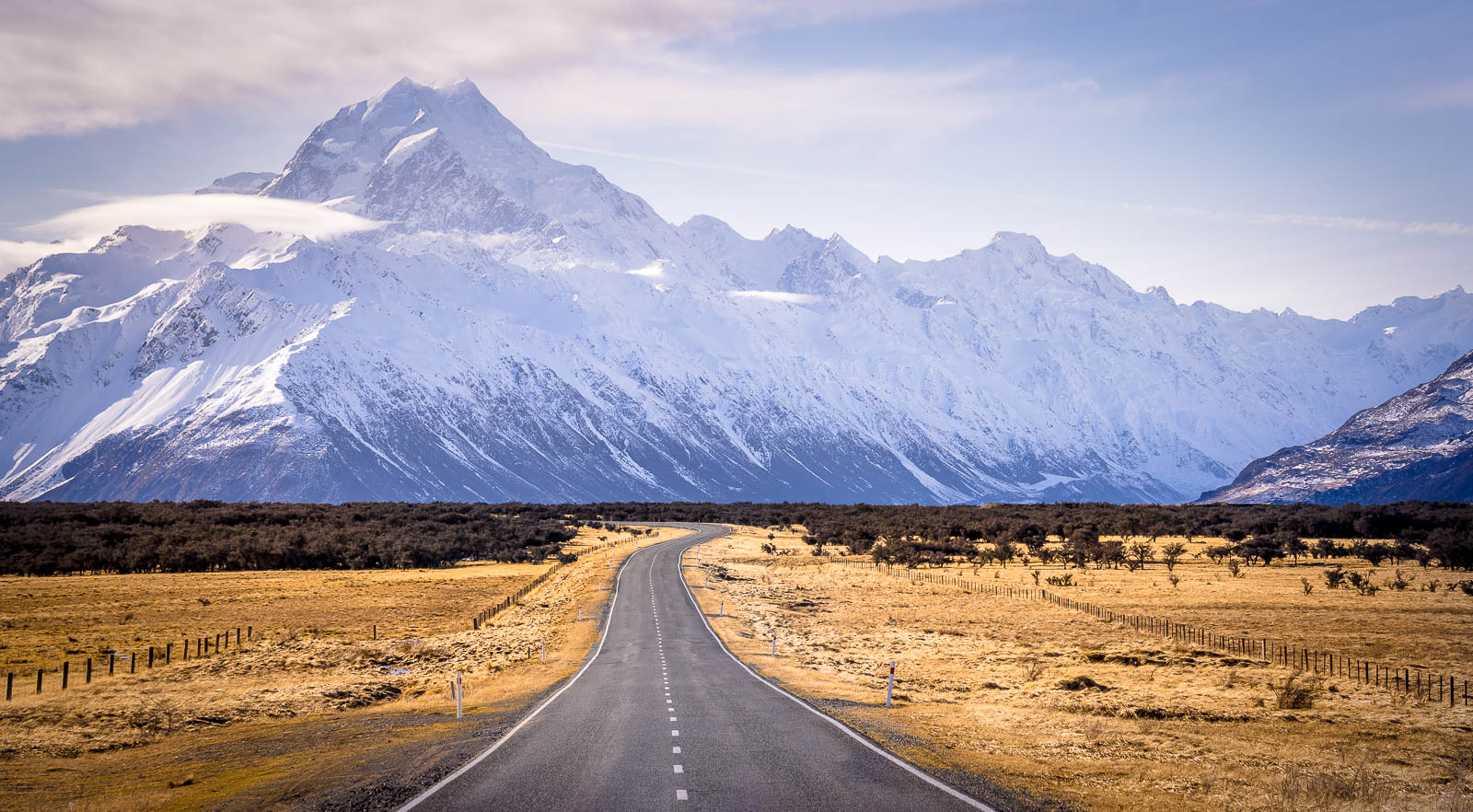 The road leading to Mount Cook National Park in New Zealand