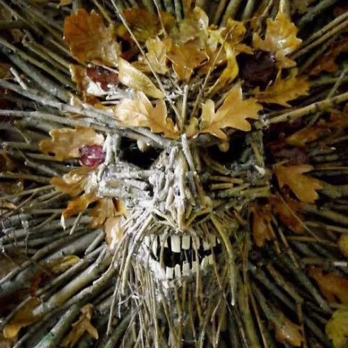 15 Scary Halloween Wreaths That Will Spook Your Guests