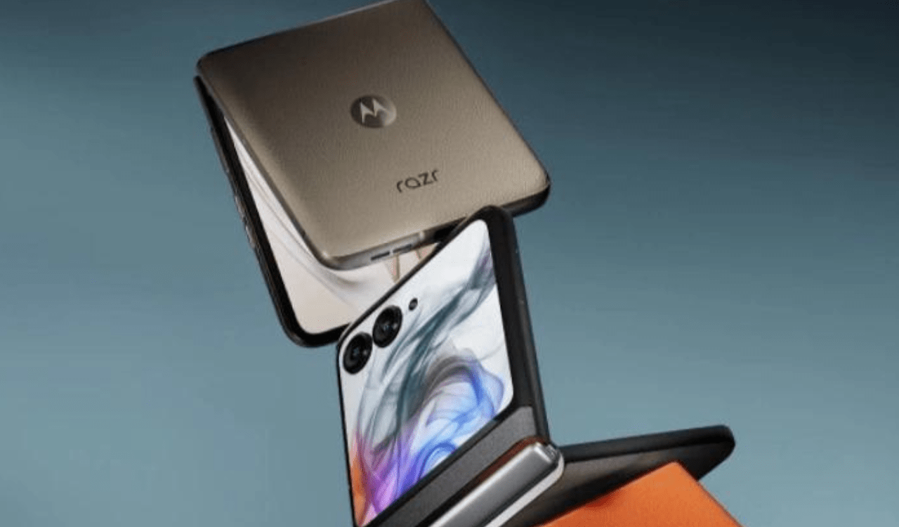 Lenovo moto razr 50 foldable screen