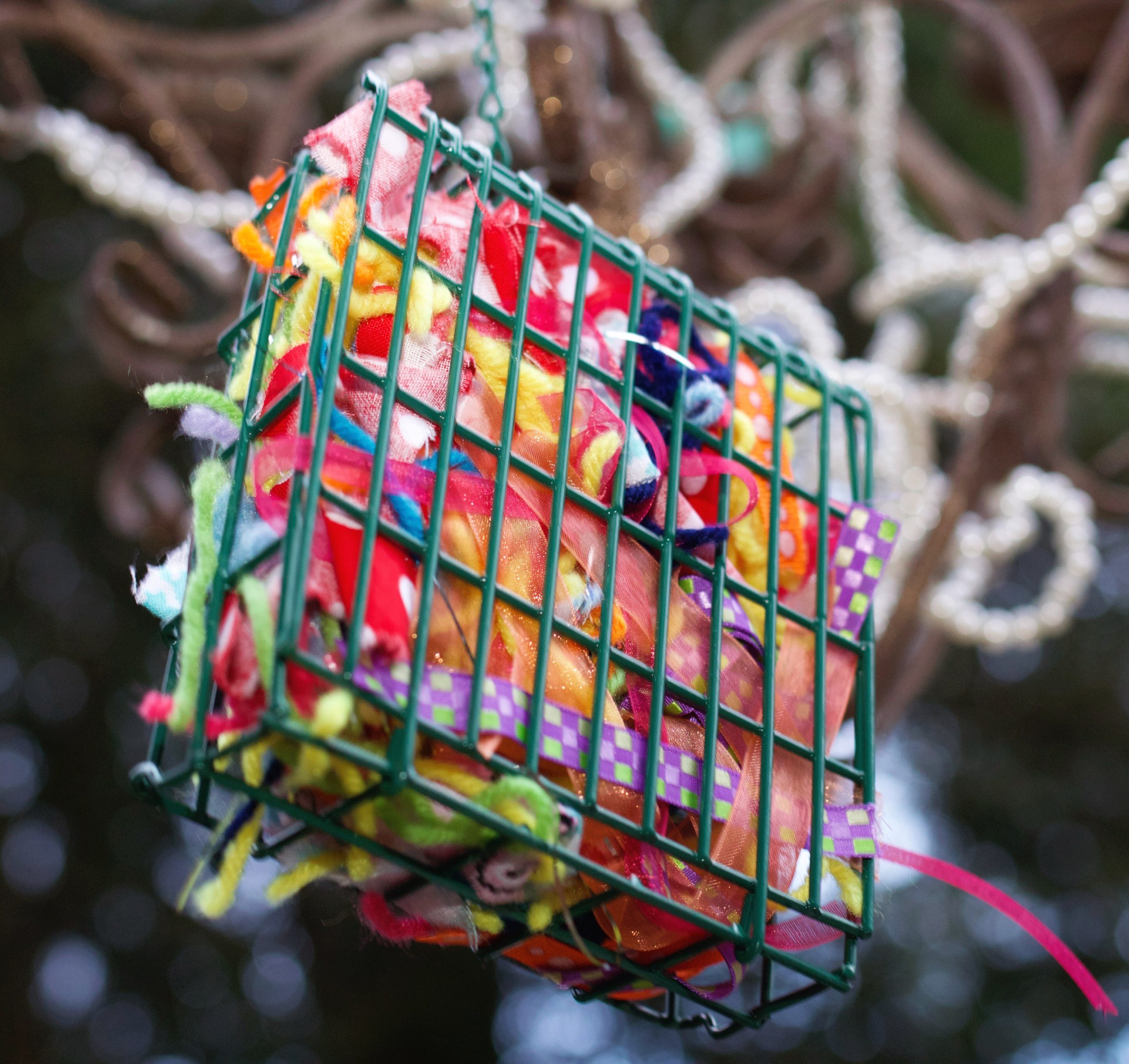 DIY Nest Builder Station ...So Birdies Can Style Their Homes