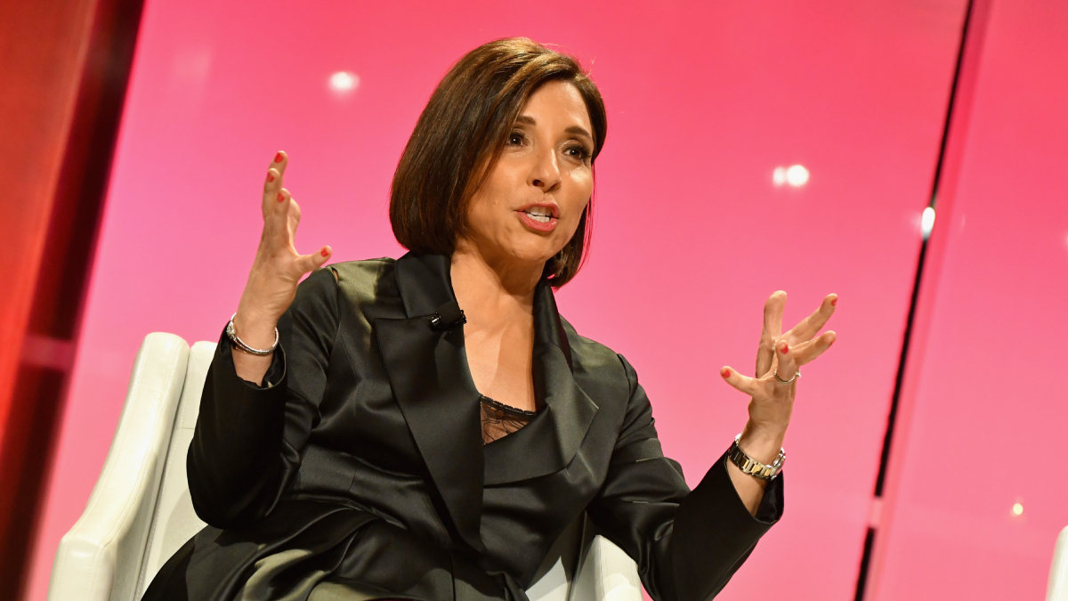 Linda Yaccarino speaks at The Girls' Lounge dinner, giving visibility to women at Advertising Week 2016