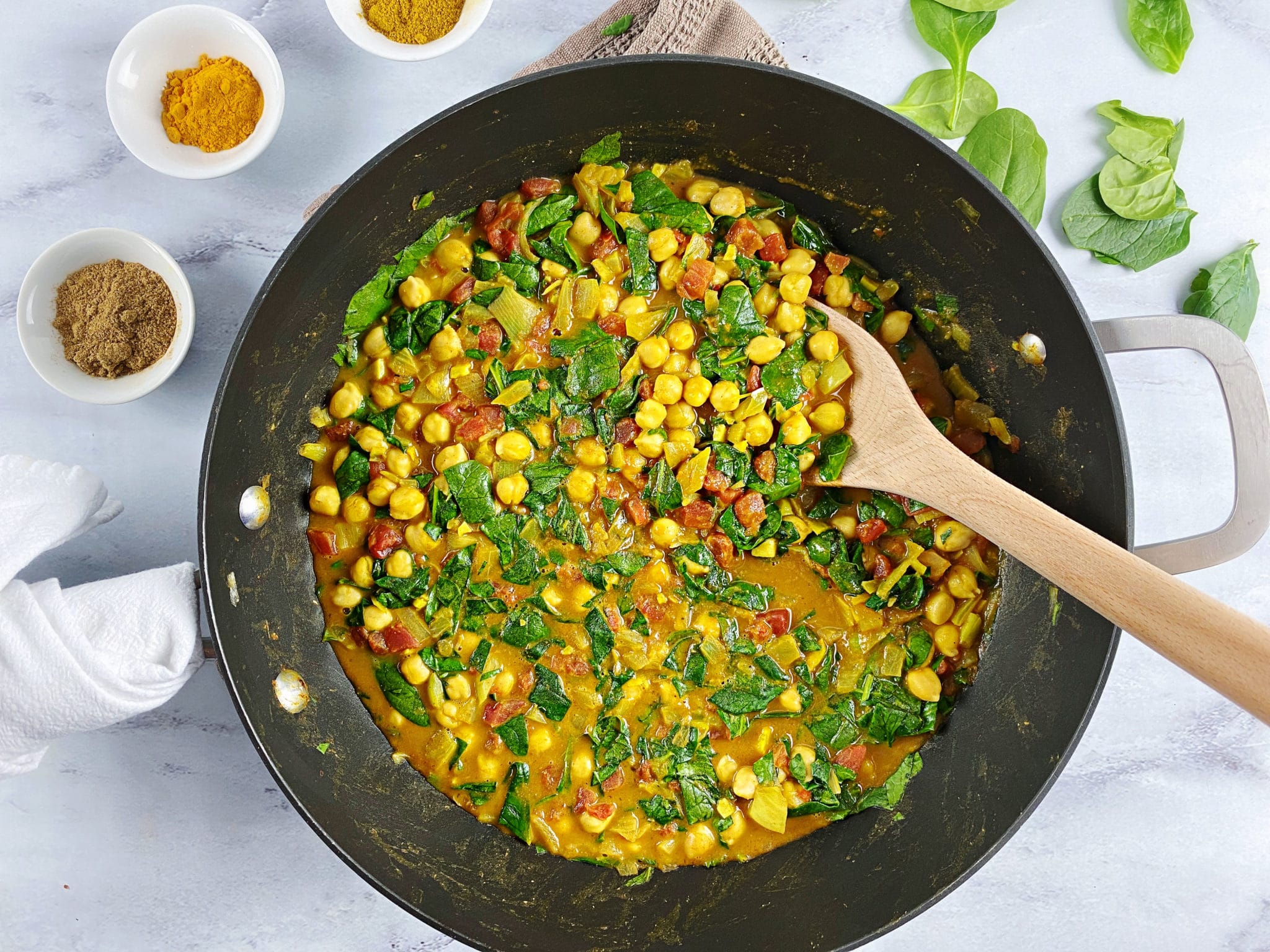 This aromatic vegan Spinach and Chickpea Curry is an easy and delicious weeknight dinner, ready in just 30 minutes! | recipe via www.yourchoicenutrition.com