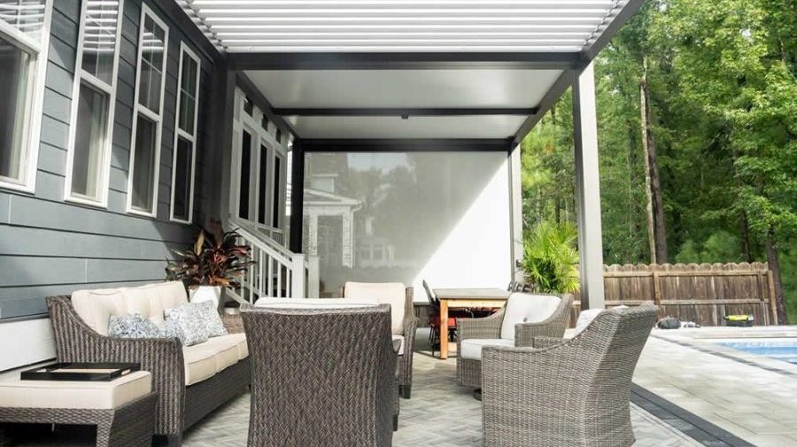 5 Advantages Of A Screened In Pergola