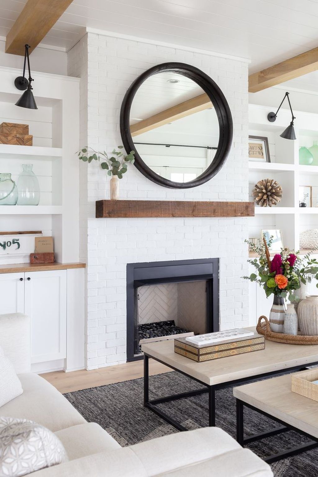 36 Beautiful Modern Farmhouse Fireplace Ideas You Must Have HMDCRTN