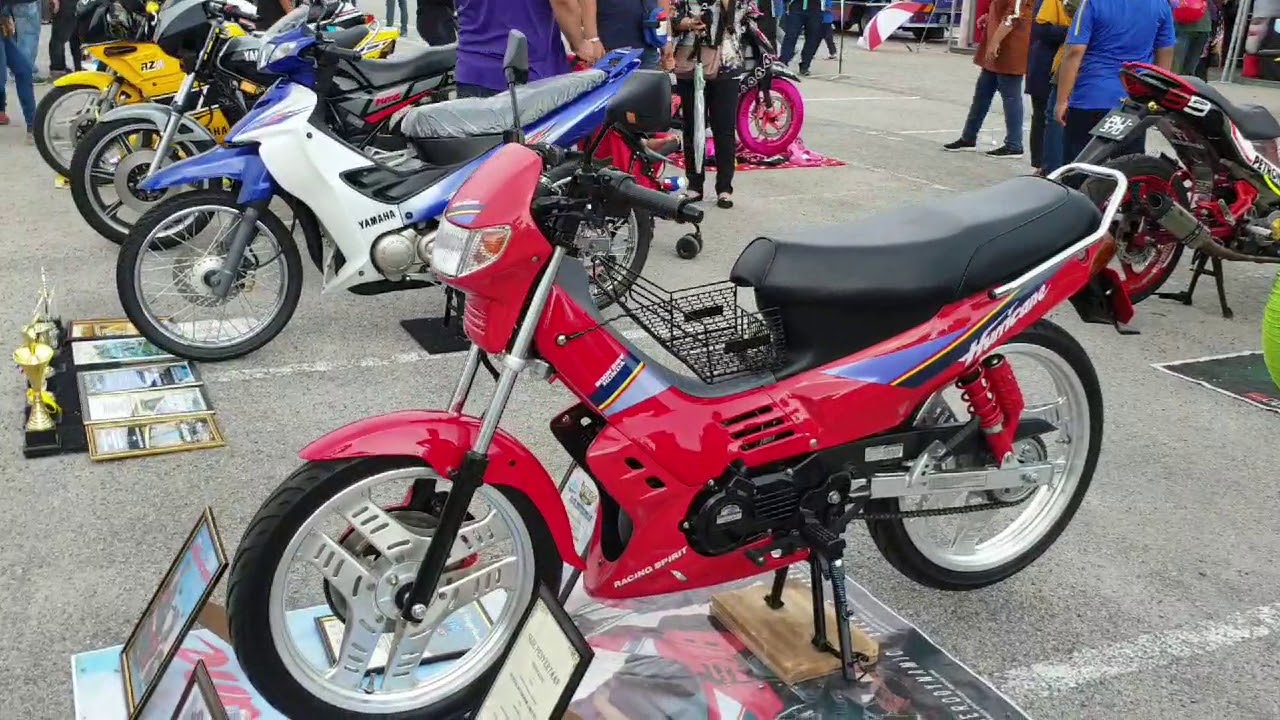 The following is a list of motorcycles, scooters and mopeds produced by honda. Honda Hurricane Youtube