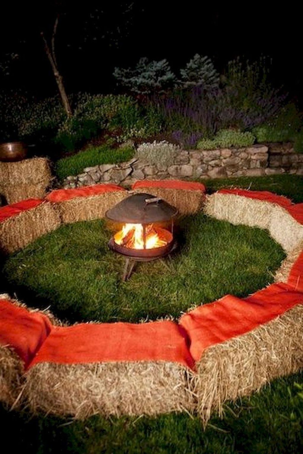 Awesome Halloween Backyard Party Decorations Ideas 10