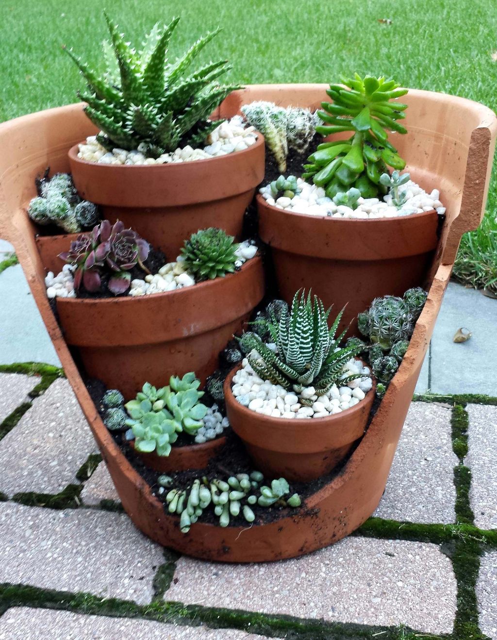 Beautiful Outdoor Succulent Planter Ideas 02