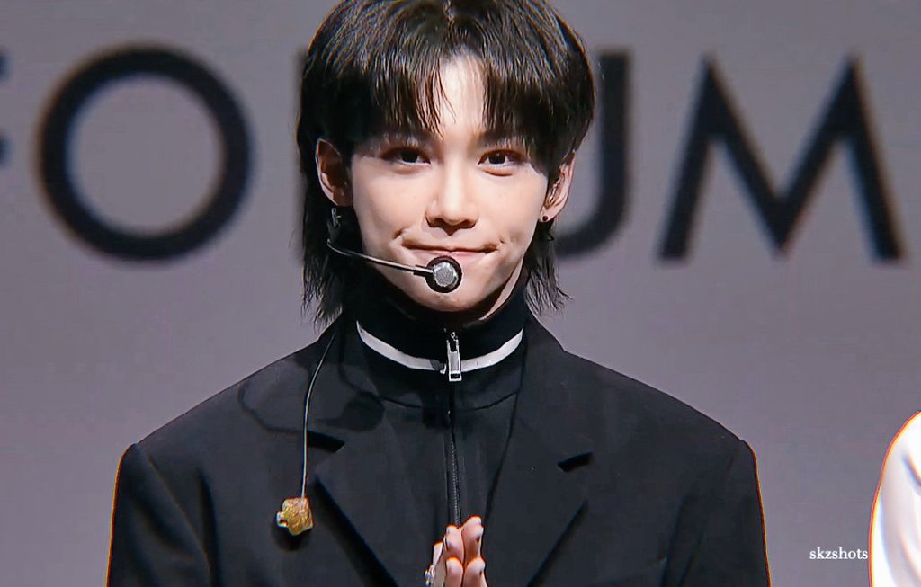 Please like/ reblog if you save ~. Lee Felix ì´íë¦­ì¤ On Twitter Felix Con Mullet Y Cabello Negro Straykids Felix Felixsunshine Stray Kids