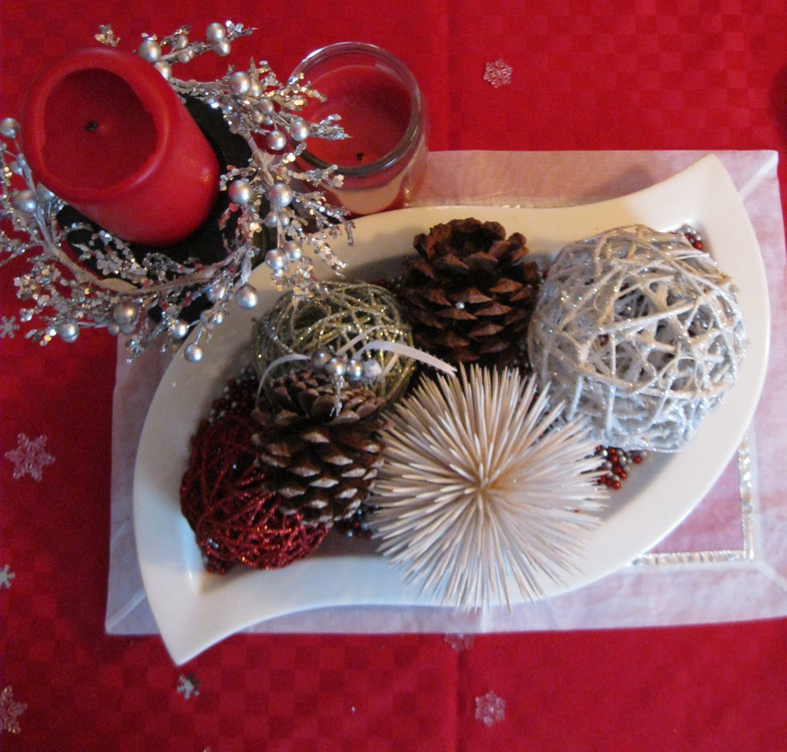 2MESSY DIY Christmas Centerpiece