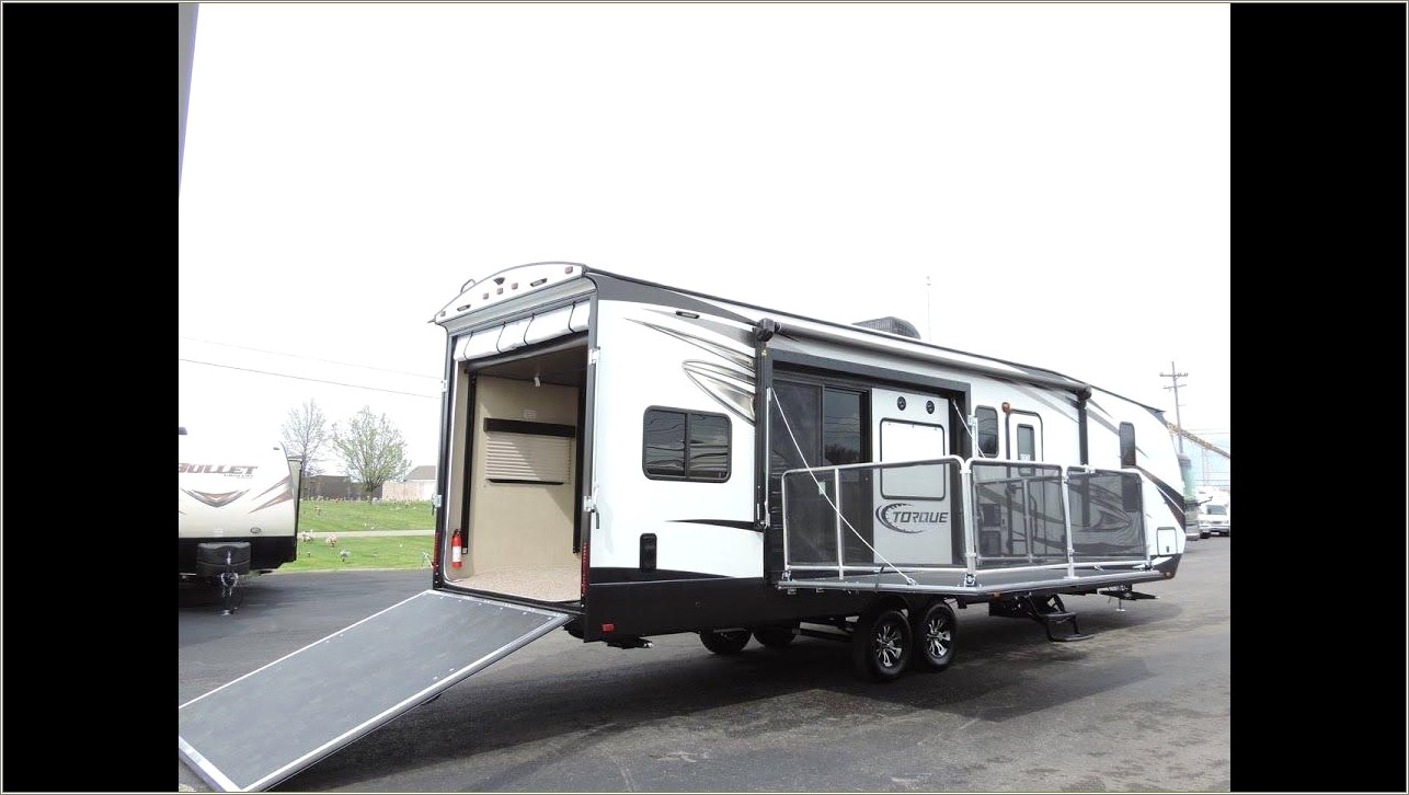 Toy Hauler Rv With Side Patio