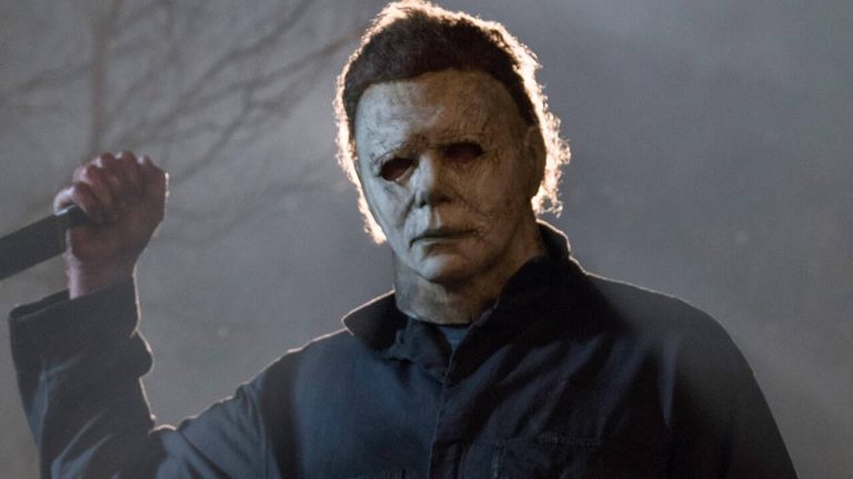 Halloween Kills Michael Myers taca fogo em tudo em nova imagem