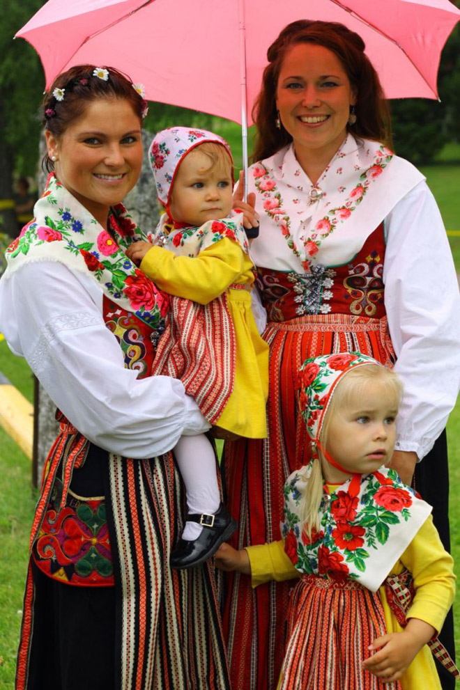 Leksandsdräkt, Folkdräkt, traditional Swedish folk costume | Dos Family