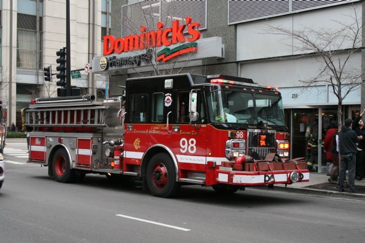 Fire Engines Photos - Chicago fire department Engine 98