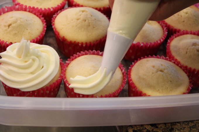 applying simple cupcake frosting on cupcakes