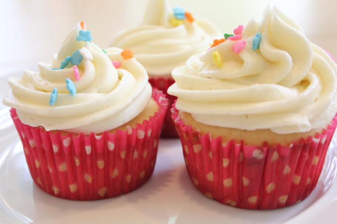 Hero shot of cupcakes with simple cupcake frosting