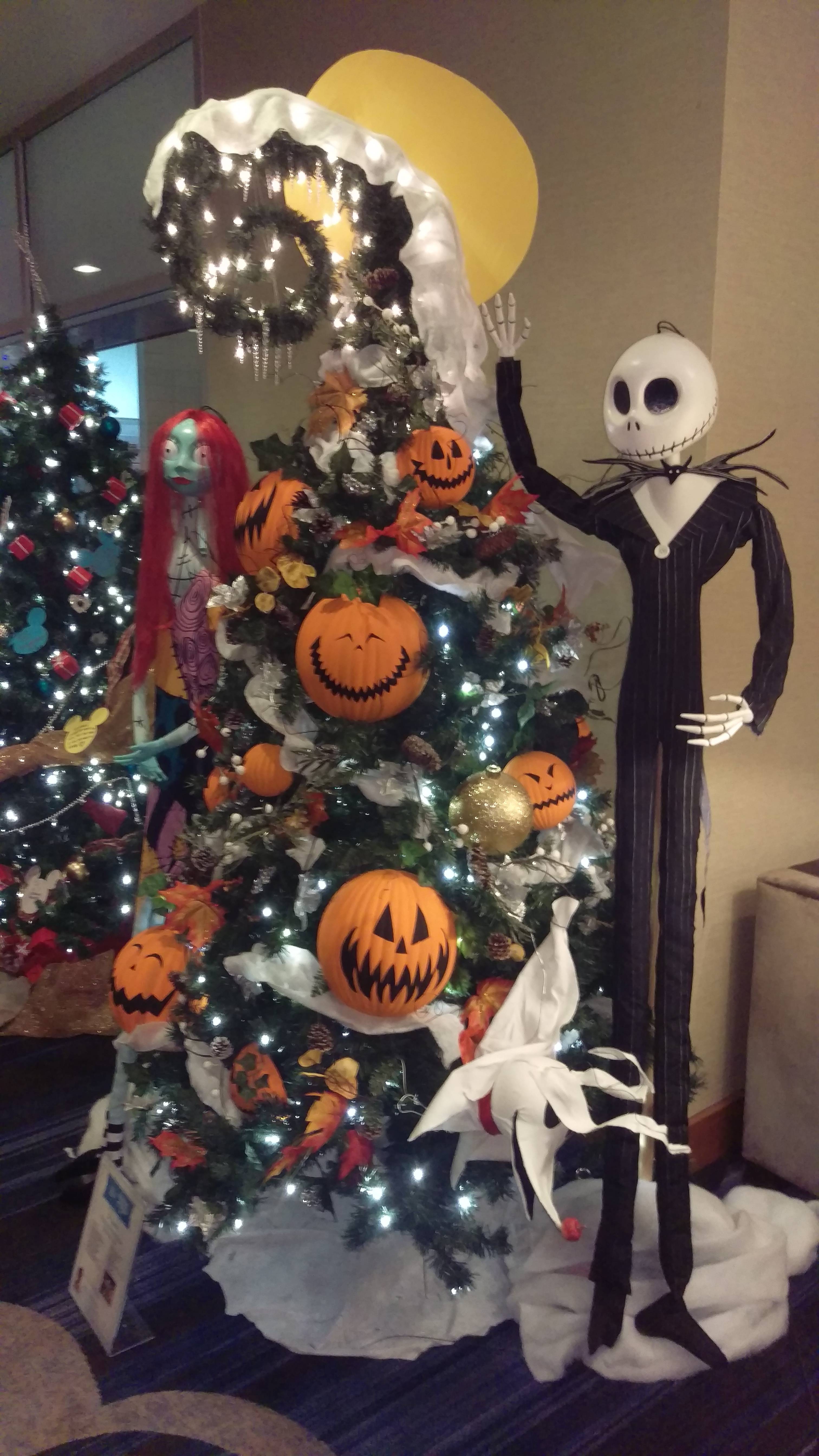 A Nightmare Before Christmas themed Christmas tree. Wow look at that!