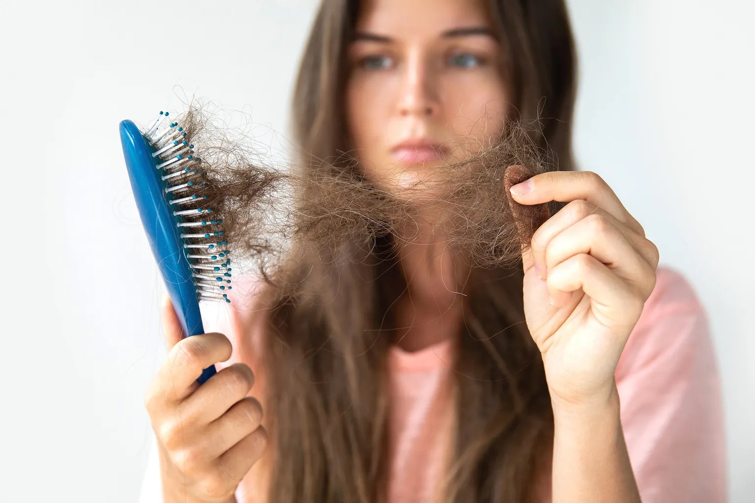 La caída de cabello tiene su origen en el cepillado Vogue México y