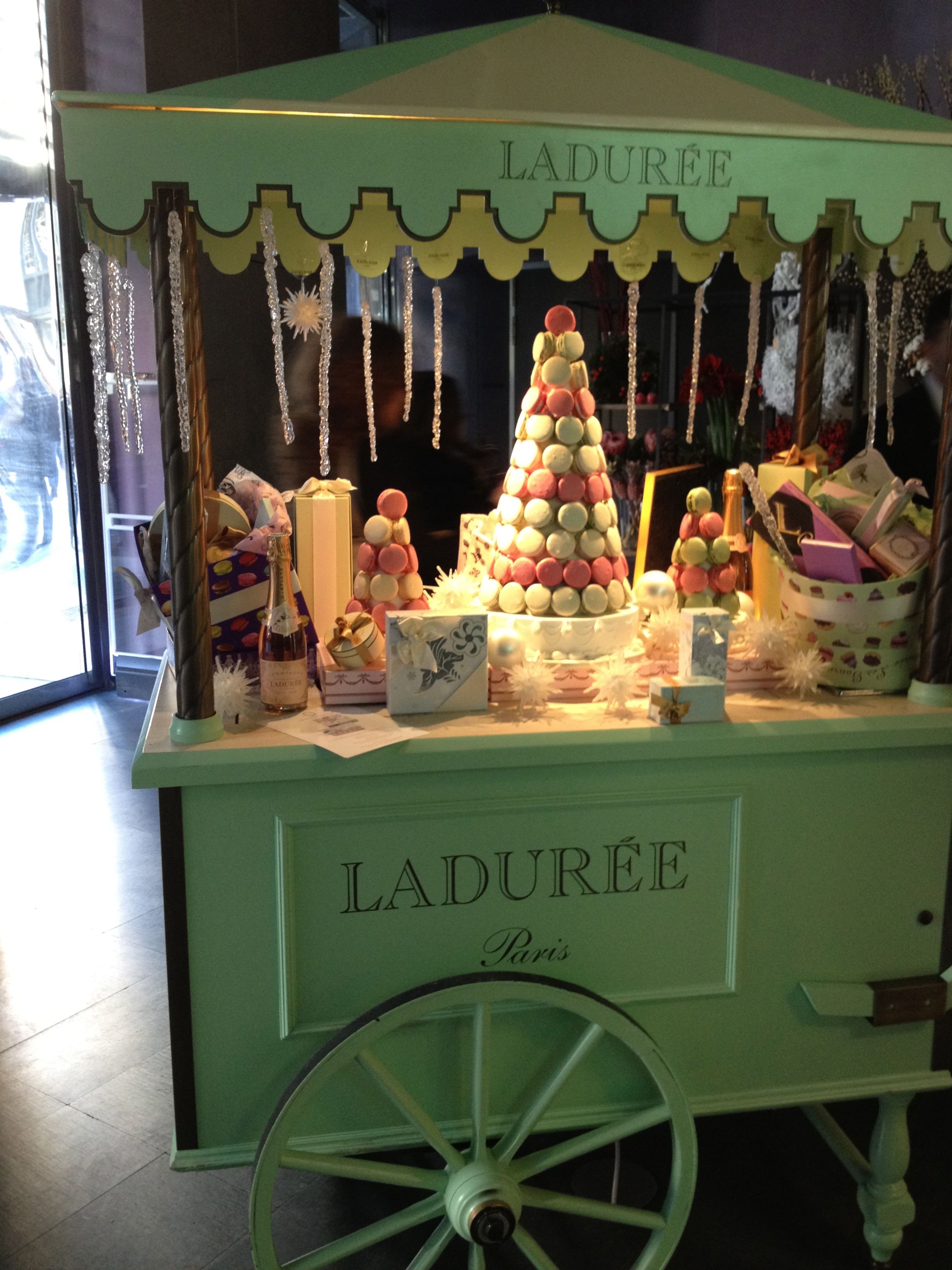 cute macaroon cart My trip to Europe! Pinterest Macaroons