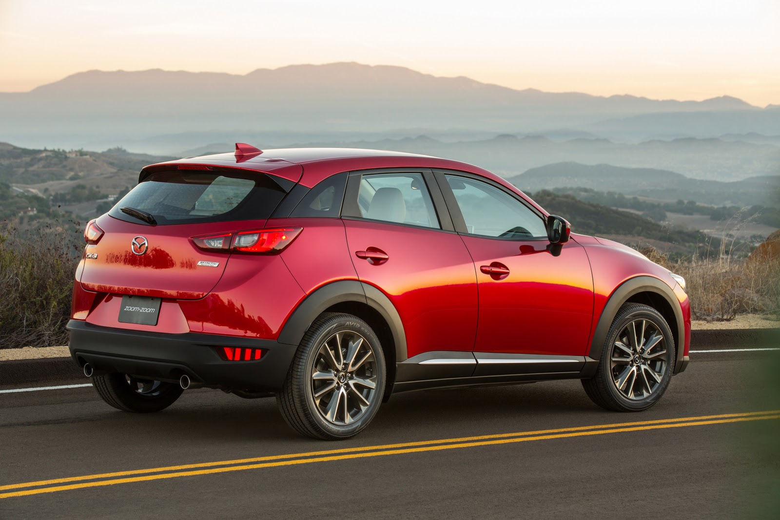 2016 Mazda CX-3 Crossover Looks Great from Every Angle [Video